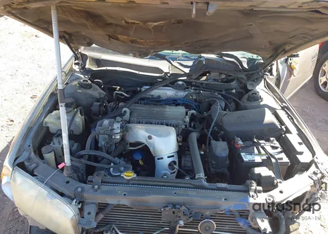 2001 Toyota Camry Le z USA, uszkodzony, nr VIN 4T1BG22K61U076312